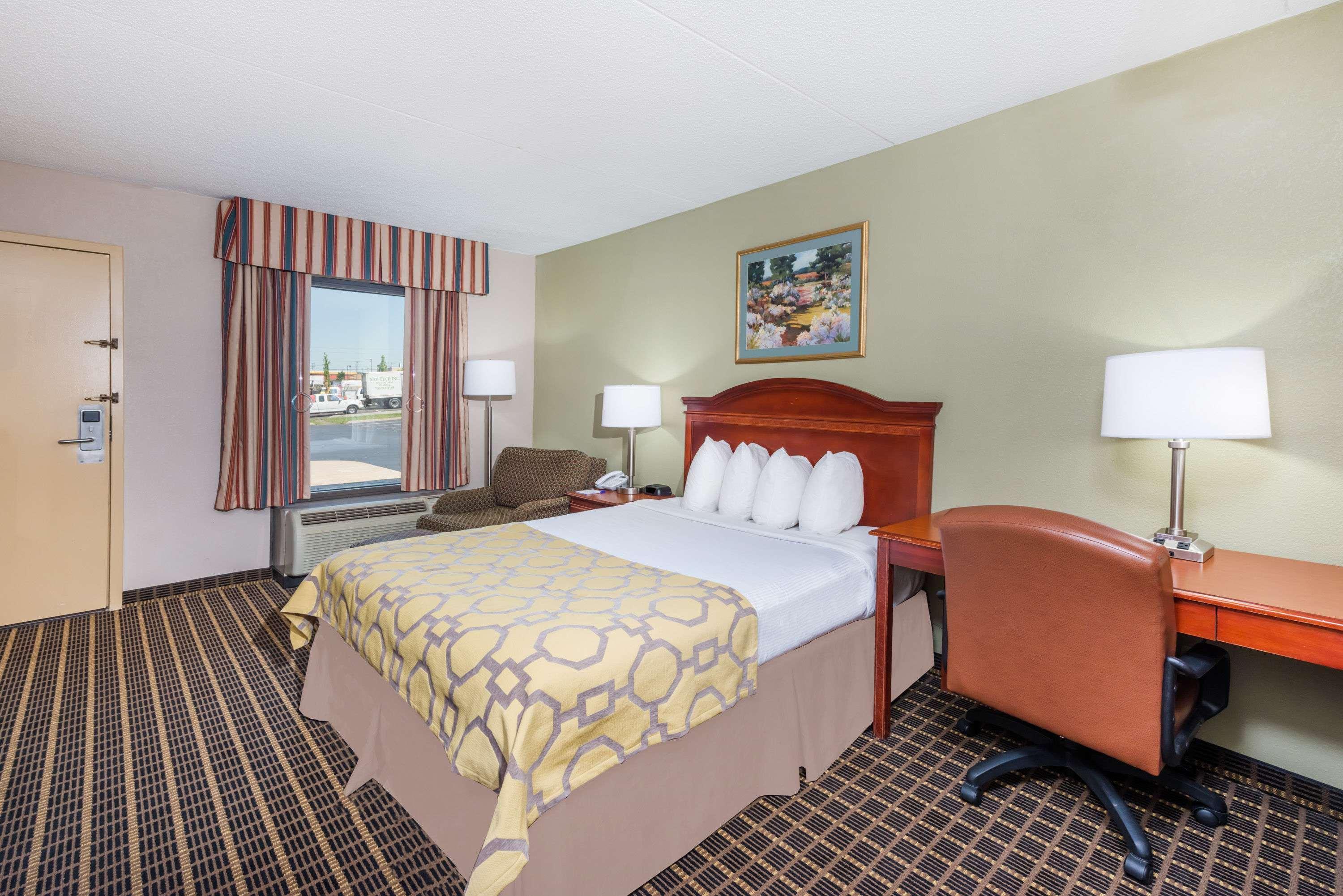 Baymont By Wyndham Clarksville Northeast Bagian luar foto
