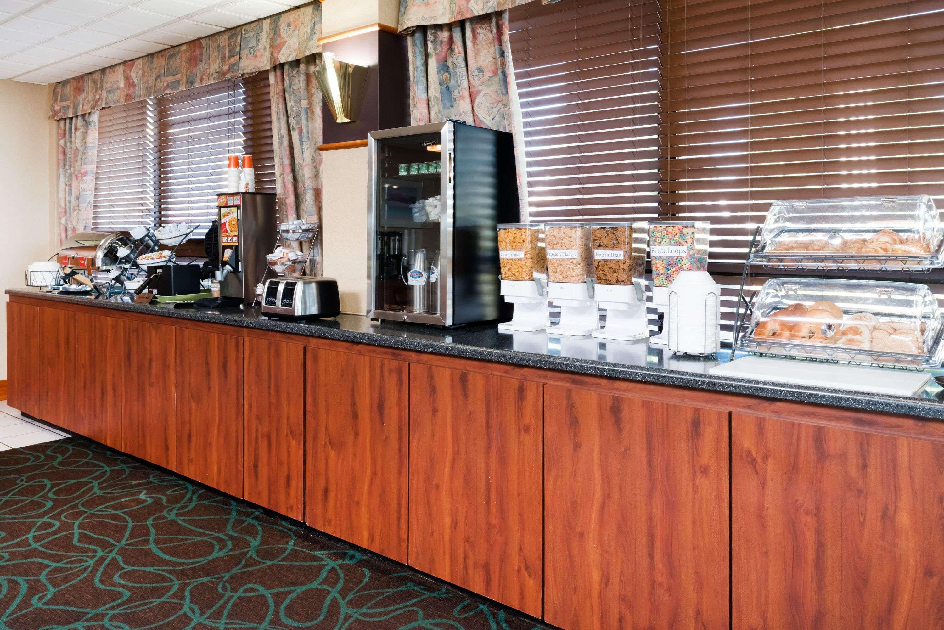 Baymont By Wyndham Clarksville Northeast Bagian luar foto