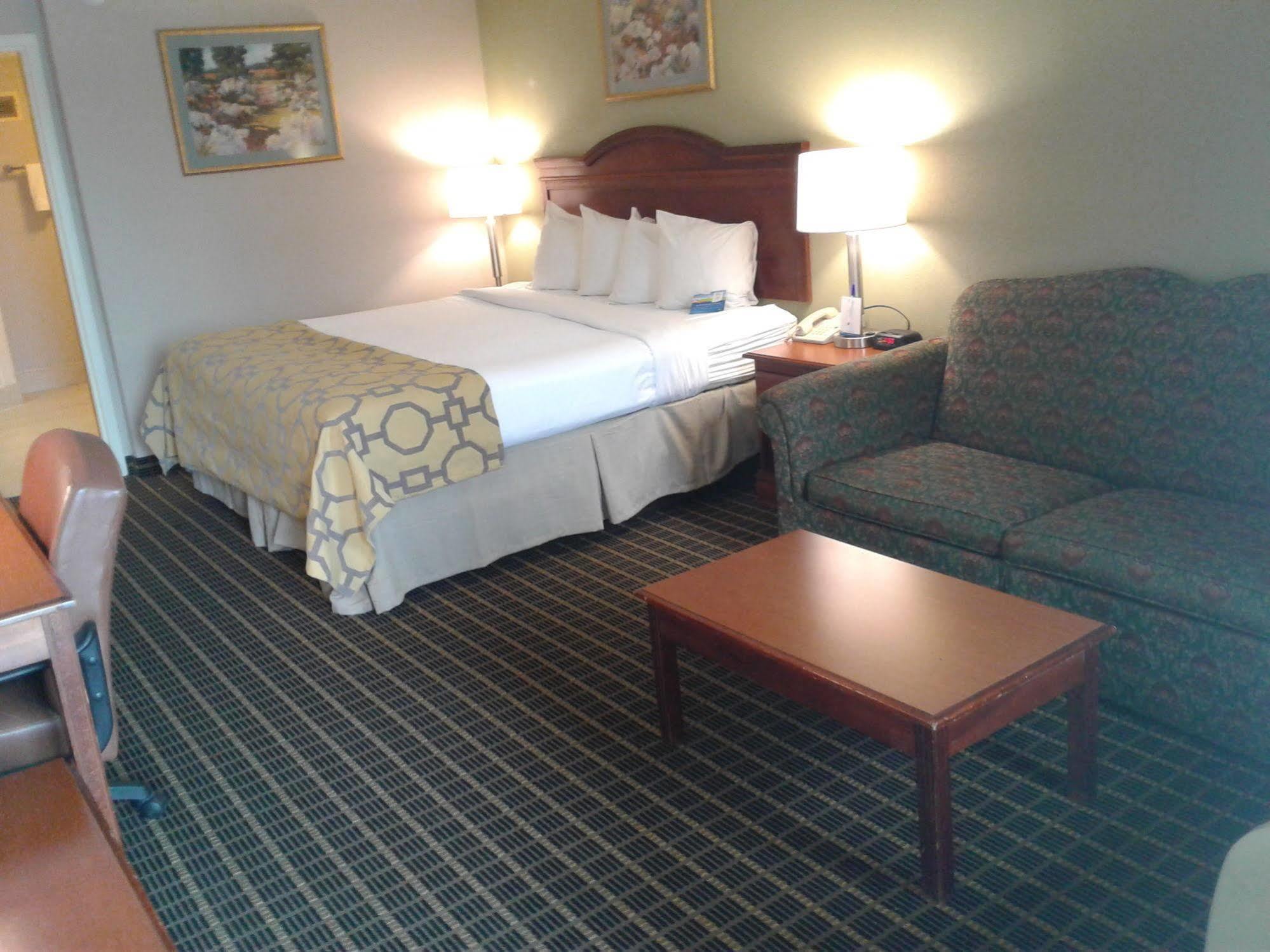 Baymont By Wyndham Clarksville Northeast Bagian luar foto