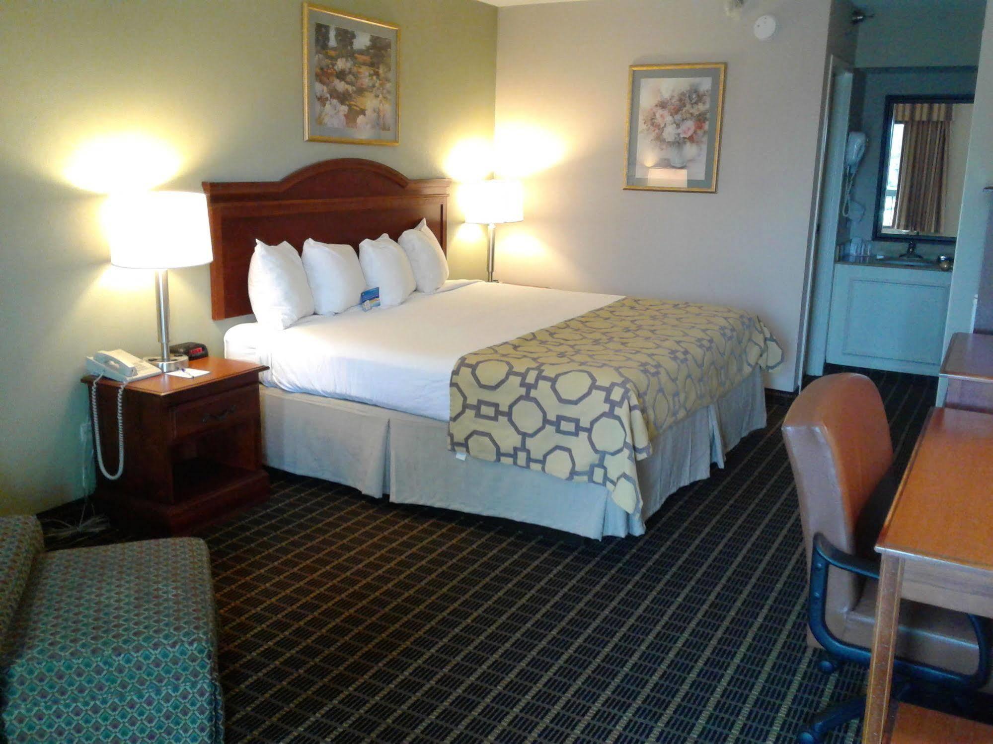 Baymont By Wyndham Clarksville Northeast Bagian luar foto
