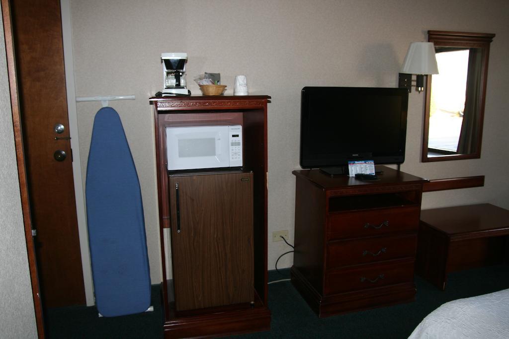 Baymont By Wyndham Clarksville Northeast Bagian luar foto